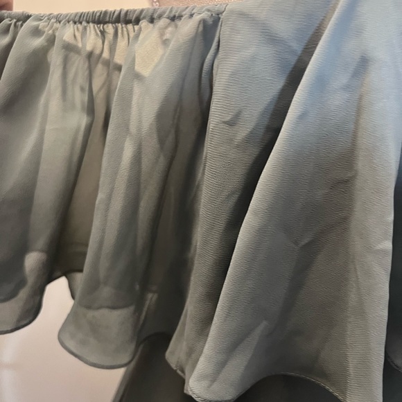 Monique Lhuillier Gray Off-Shoulder Wedding Dress - Picture 7 of 8